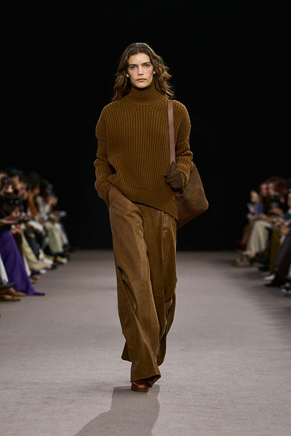 Max Mara Fall/Winter 2025 Fashion Show - Leather Look with peplum turtleneck and wide trousers.